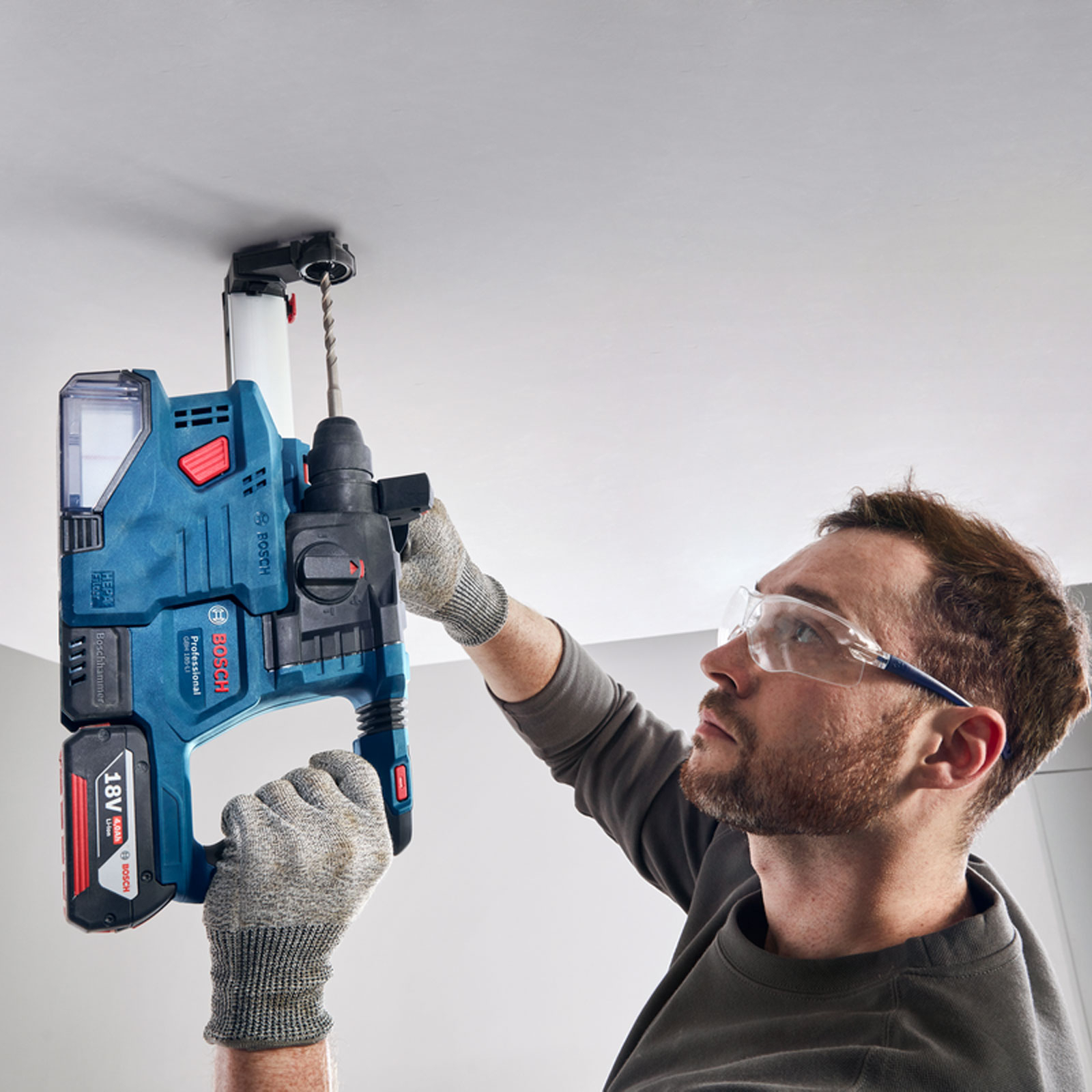 Bosch Akku-Bohrhammer mit SDS plus GBH 18V-22 / 2x 4,0 Ah Akku + Ladegerät in L-Boxx