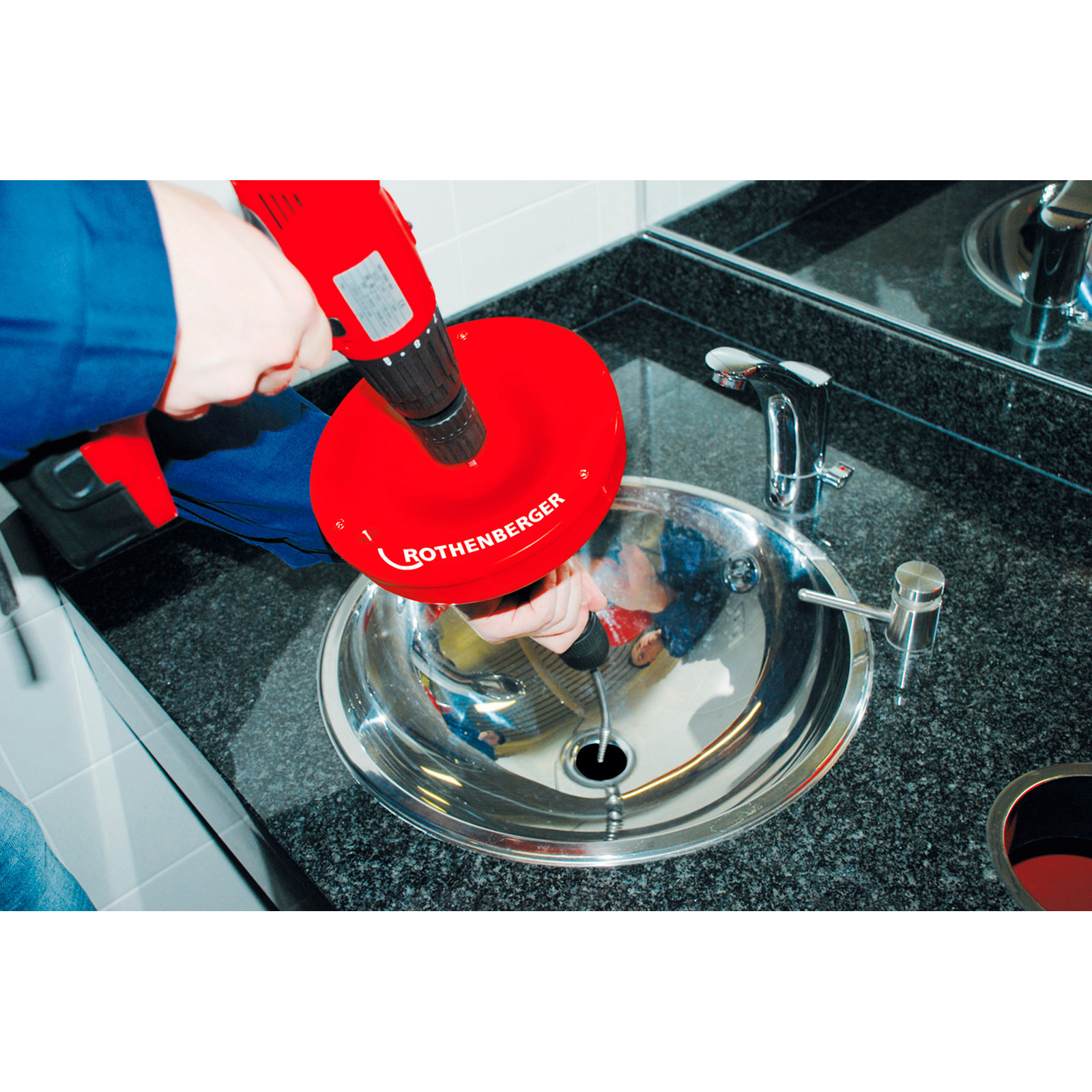 rospi_8_h_e_plus_drain_cleaner_8mm_x_7_5m_72095-action_image-7268_d7d2692a_2