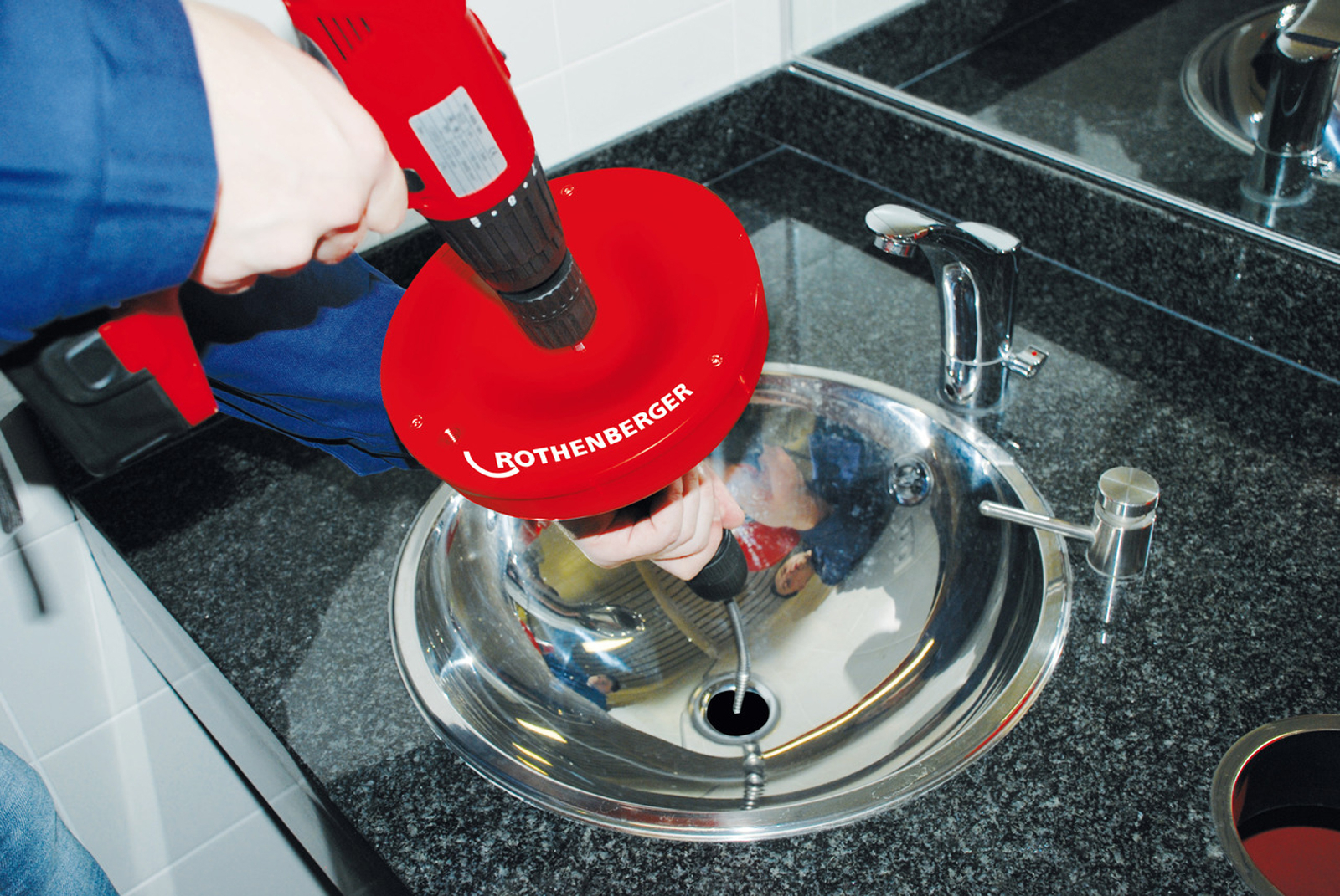 rospi_10_h_e_plus_drain_cleaner_72005-action_image-7270_1348d1ac_2
