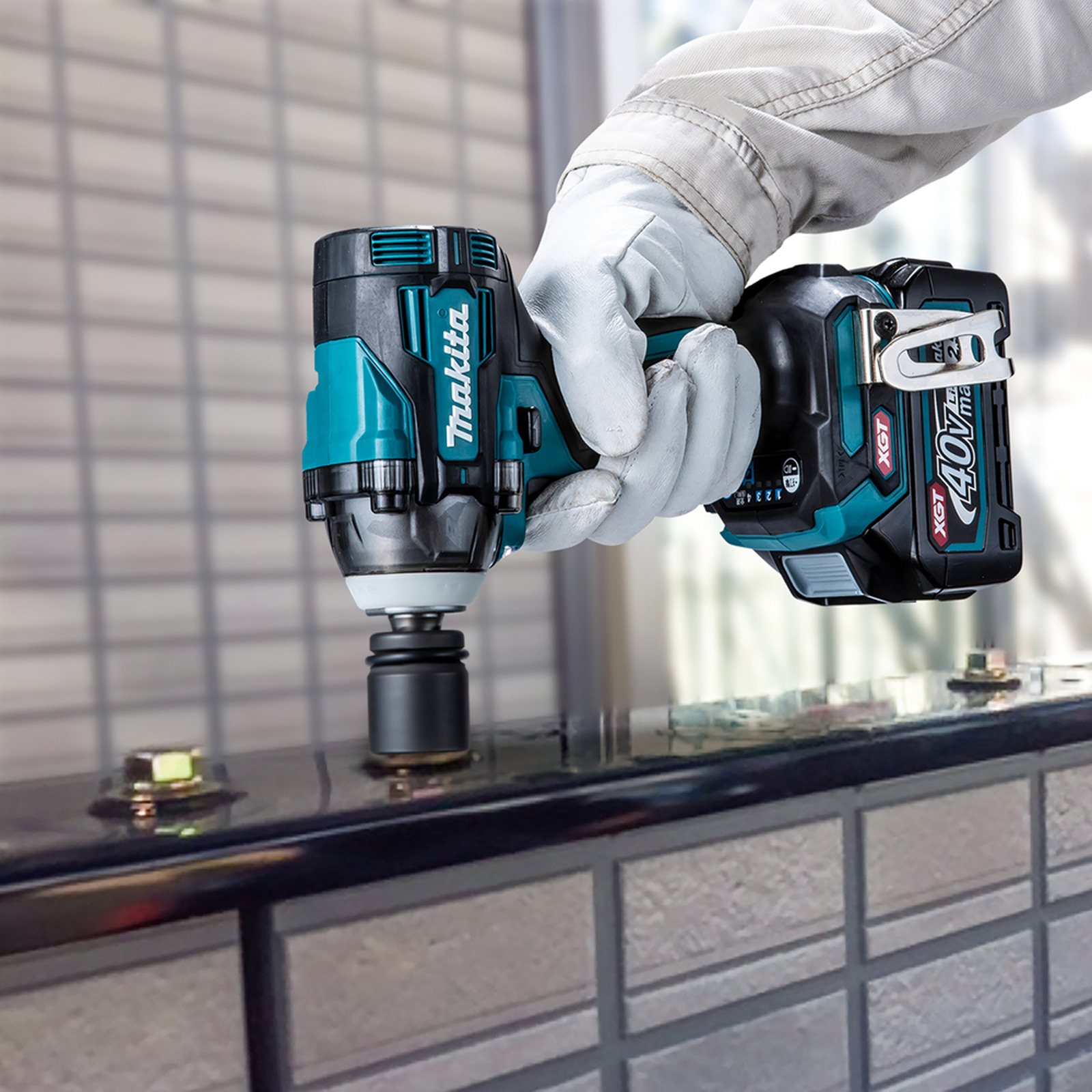 Makita TW004GD201 Akku-Schlagschrauber 40V max. / 2x 2,5 Ah Akku + Ladegerät im Makpac